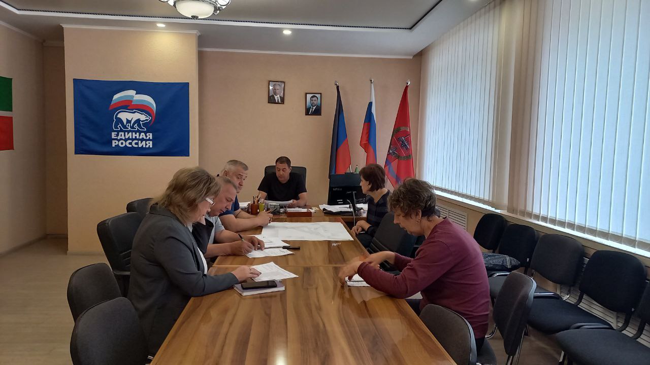 Глава администрации Волновахского района провел рабочее совещание.