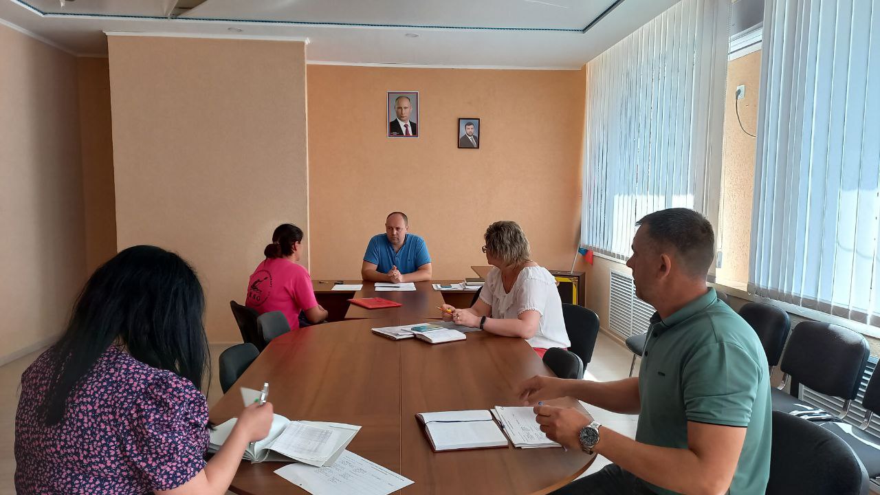 Прием заместителя главы администрации Волновахского района.