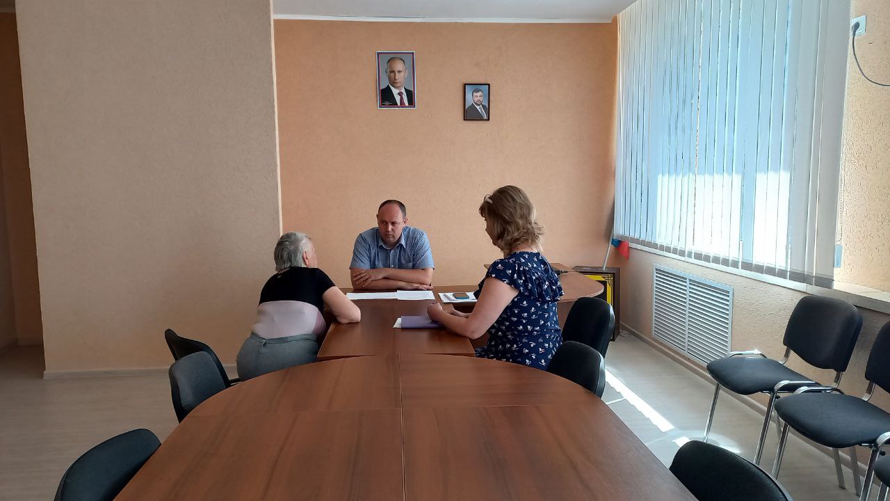Прием заместителя главы администрации Волновахского района.
