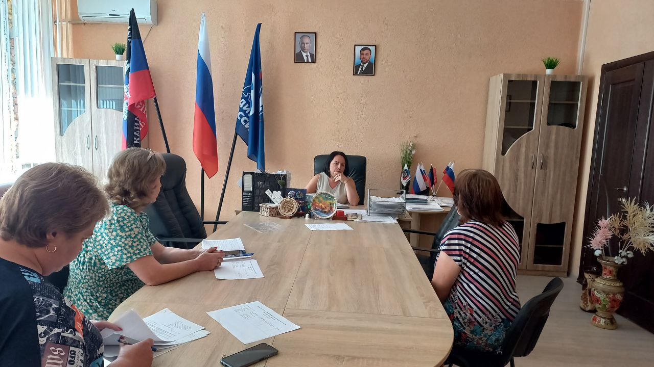 Прием граждан заместителя главы администрации Волновахского района.