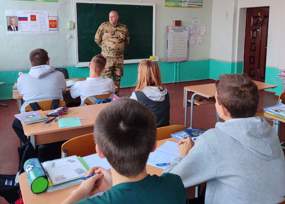 Сотрудники полиции приехали в гости к учащимся Бугасской школы.