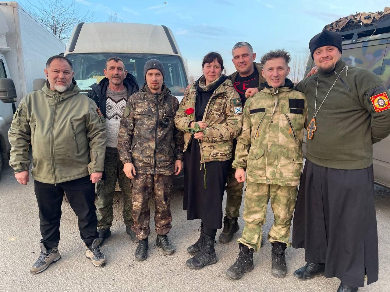 Севастопольцы передали гуманитарную помощь жителям ДНР.