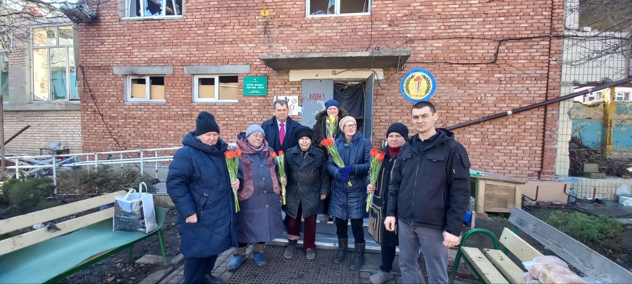Цветы ради женских улыбок.