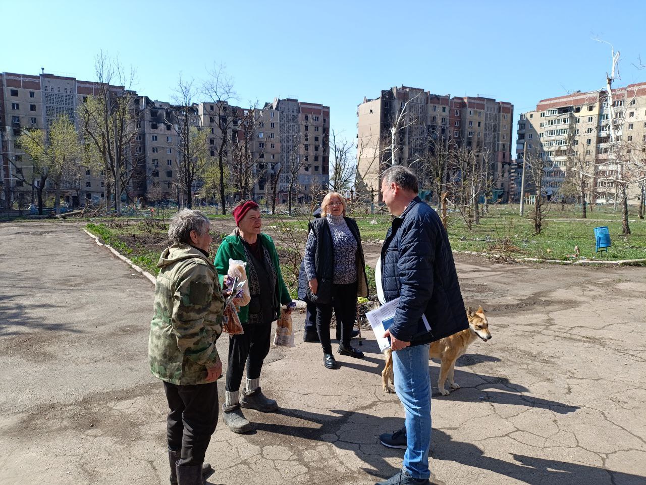 Председатель Волновахского муниципального совета Таймураз Арсоев провел прием граждан в Угледаре.