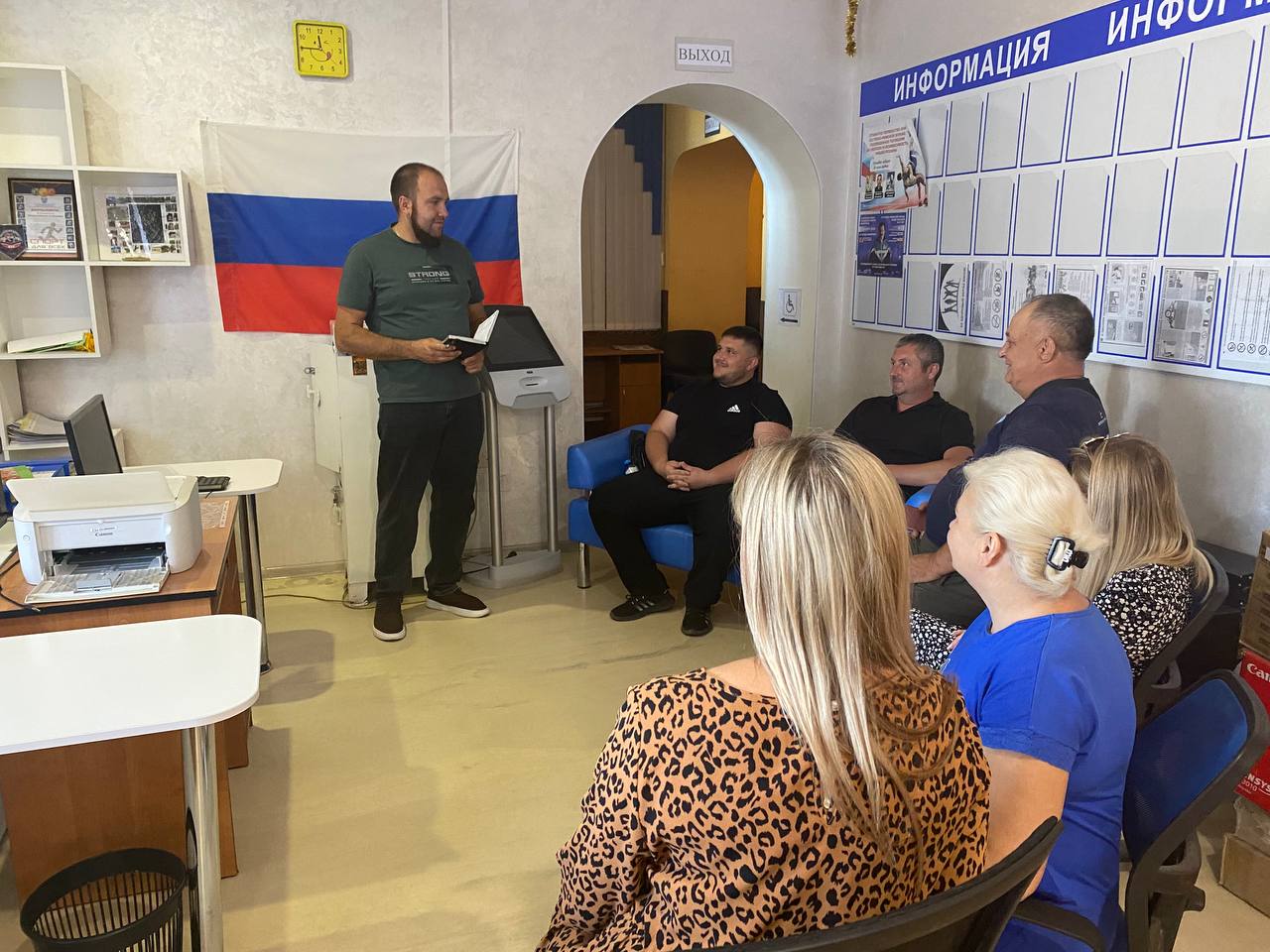 Встреча с сотрудниками Волновахской спортивной школы: обсуждение актуальных вопросов и перспектив развития.