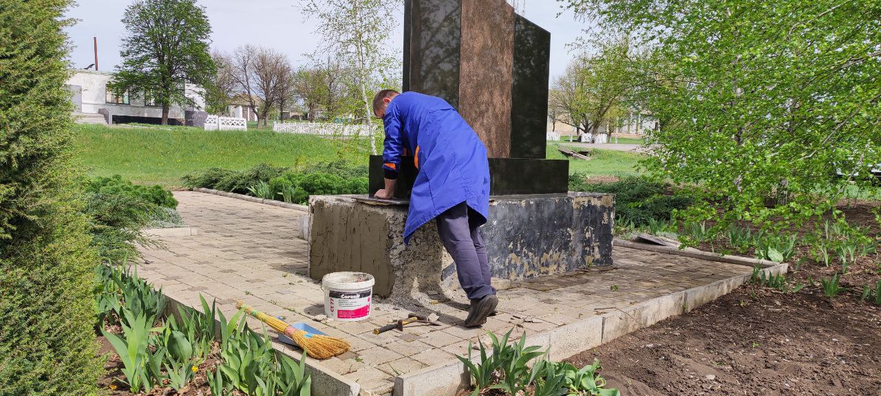 В преддверии большого и значимого праздника Дня Победы, на сегодняшнем Всероссийском экологическом субботнике «Зеленая Весна» особое внимание уделяется памятникам Великой Отечественной войны.