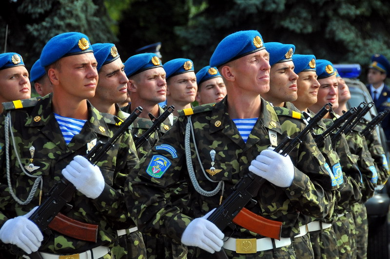 Сегодня в России отмечается День Воздушно-десантных войск. Президент поздравил личный состав и ветеранов ВДВ.