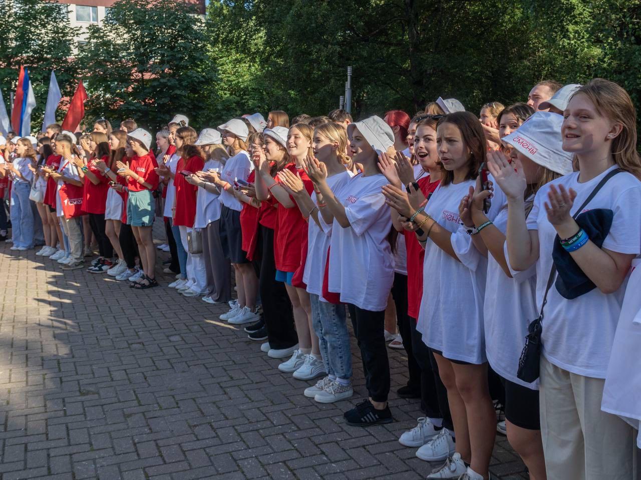 Школьники из новых регионов приехали на &quot;Университетскую смену&quot; во МГИК.