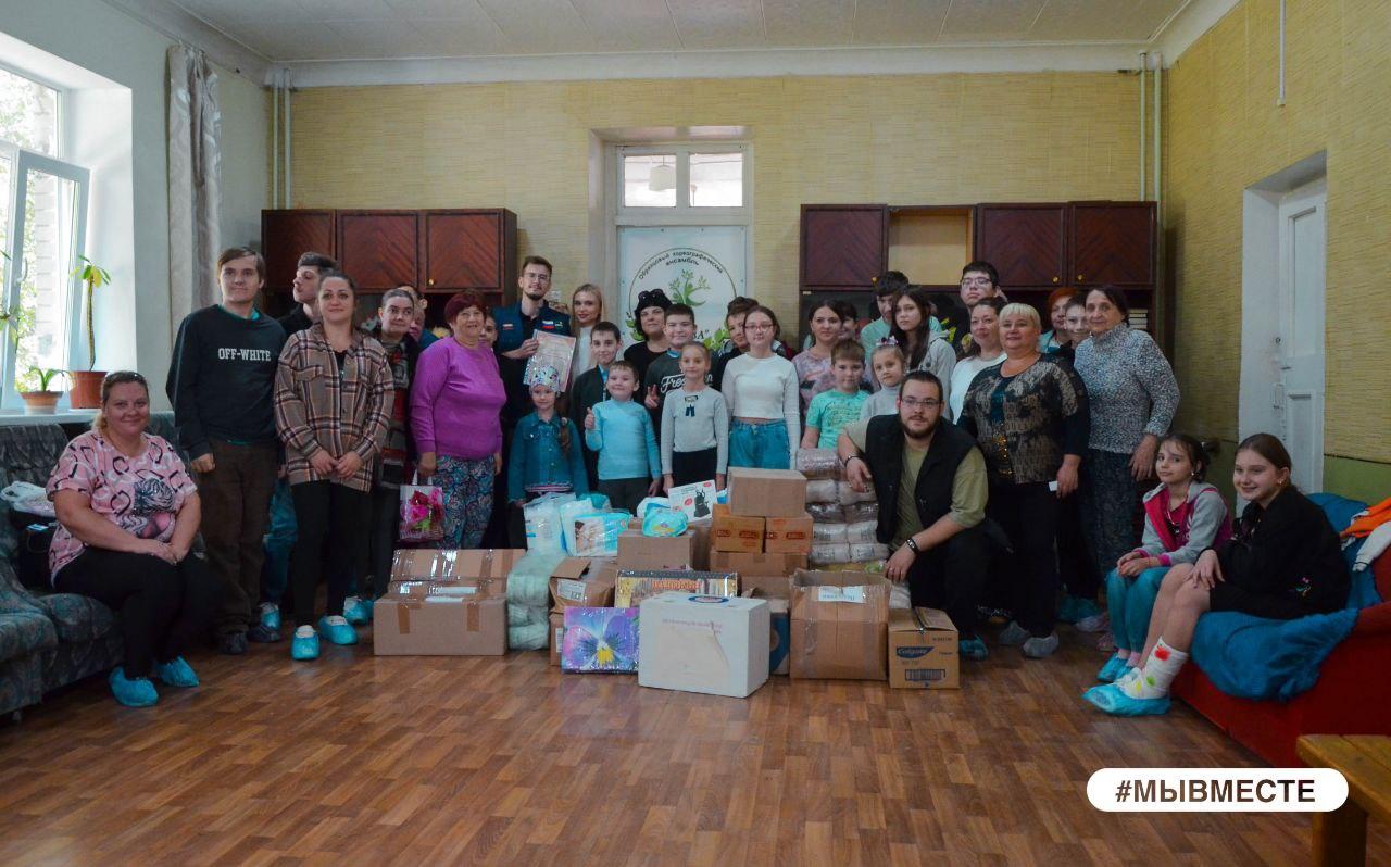 Волонтеры доставили помощь особенным детям Донецка.