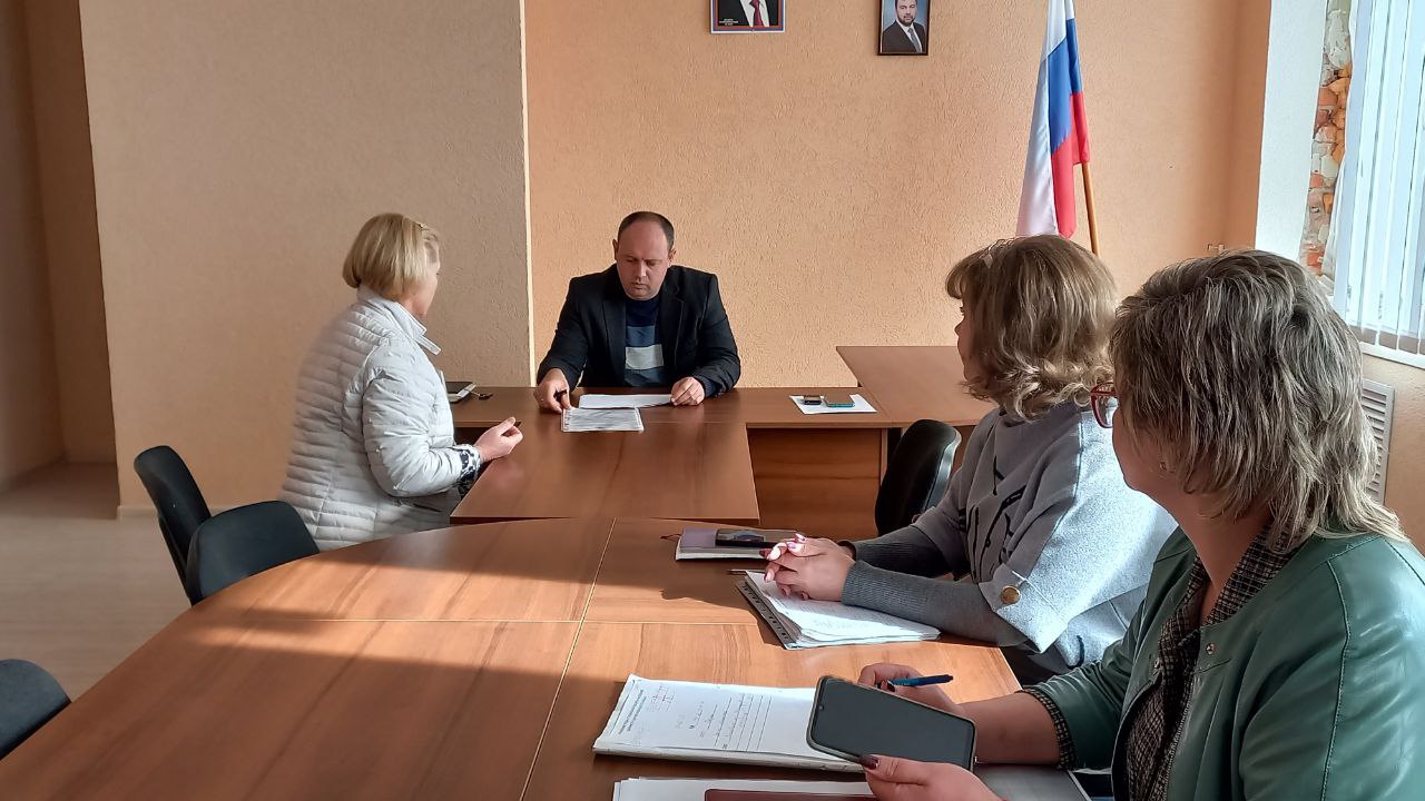 Прием главы администрации Волновахского района.