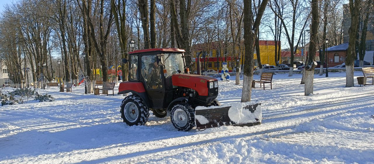 Коммунальщики Волновахи продолжают ликвидировать последствия непогоды.