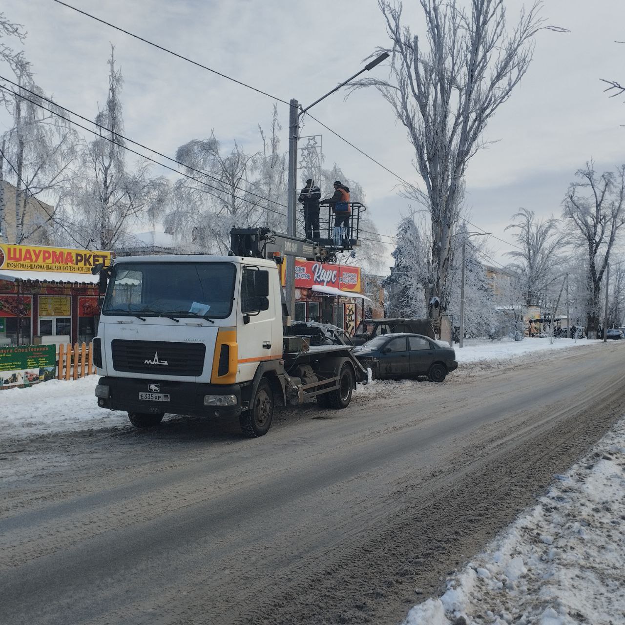 МУП «Райкоммунхоз» продолжают работы по благоустройству города.