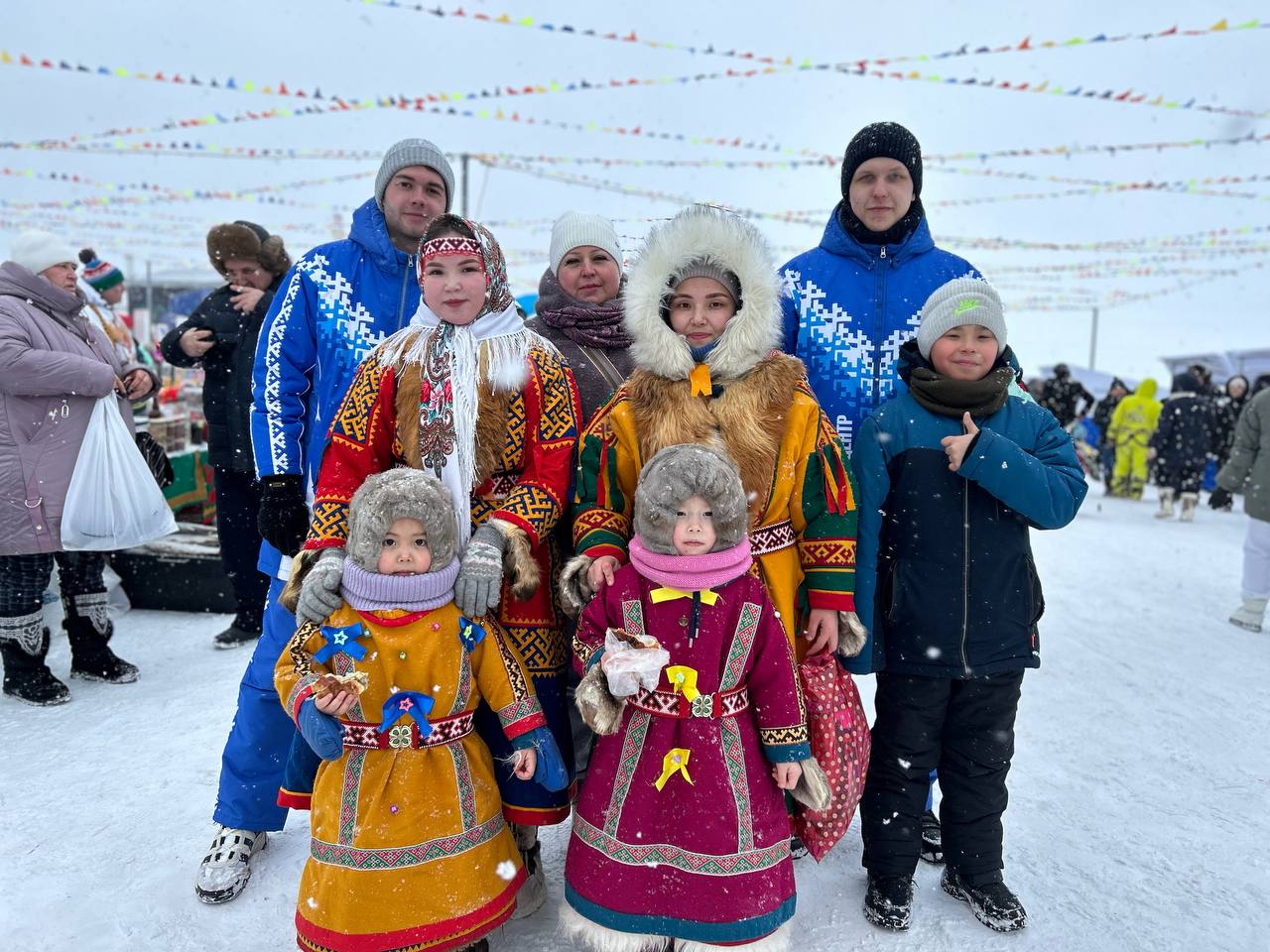 Гости из Волновахи посетили национальный праздник - День оленевода в Тарко-Сале.