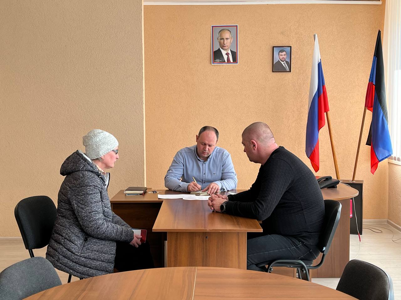 Прием граждан главы администрации Волновахского района.