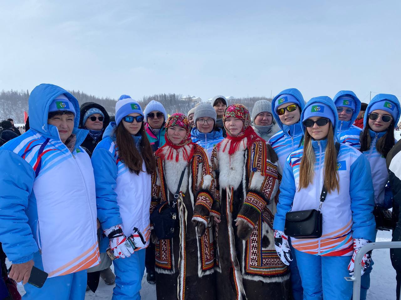 Начнем утро с фото детей из Николаевки в Аксарке.