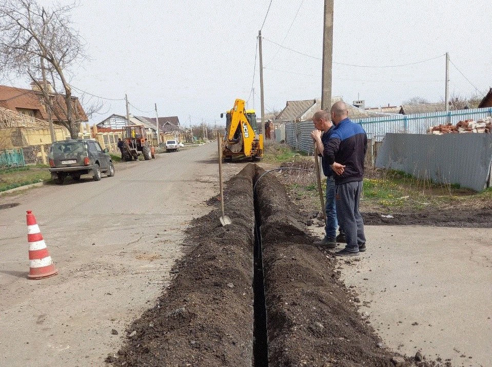 Специалисты заменили 150 метров водопроводных сетей в Волновахе.