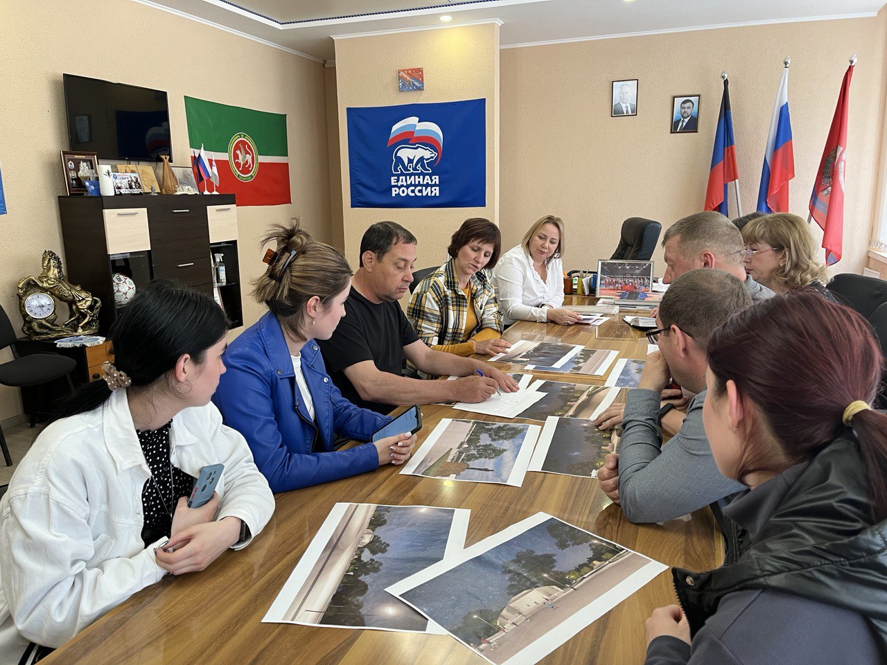 Глава муниципального образования Волновахский МО совместно с преподавателями и студентами «Великоанадольского лесотехнического специализированного колледжа имени Виктора Егоровича фон Граффа» поговорили о реконструкции площади Ленина.