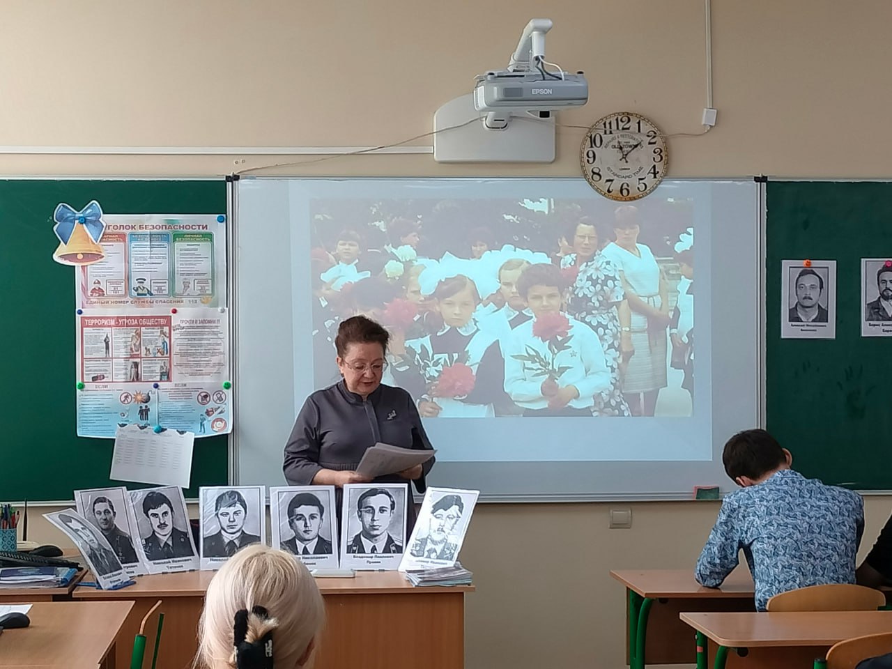 В МБУ «Волновахская центральная районная библиотека» провела в МБОУ «Волновахская общеобразовательная школа № 5» час памяти «Как это было», посвященный Дню участников ликвидации последствий радиационных аварий и катастроф.