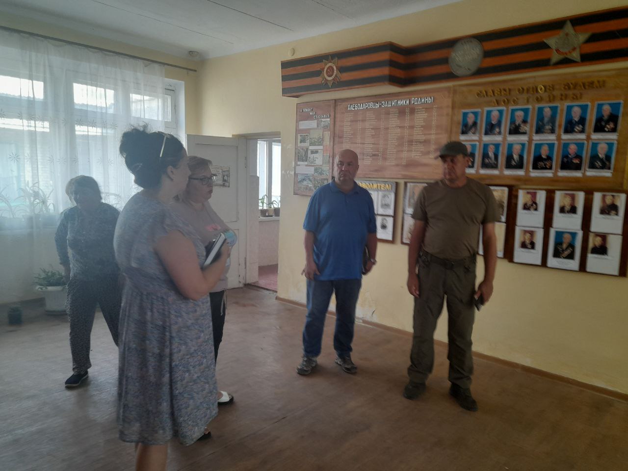 Глава муниципального образования Волновахский МО провел встречу с жителями села Хлебодаровка.