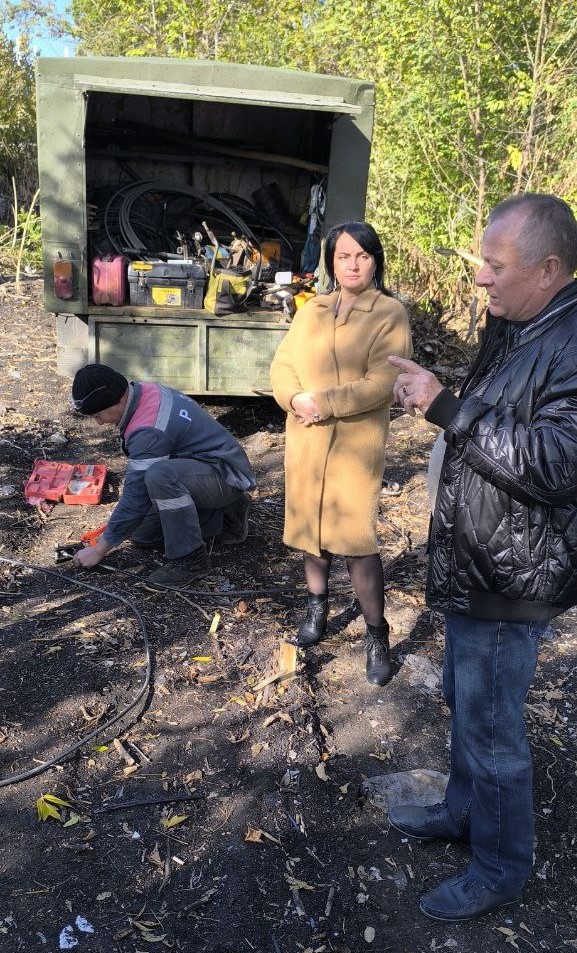 В Волновахской центральной районной больнице меняют силовой резервный кабель.