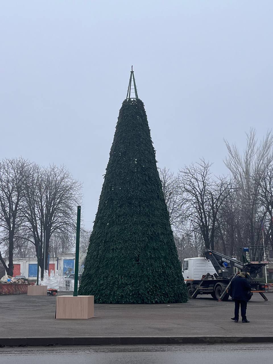 Волноваха наряжается к новогодним праздникам!.