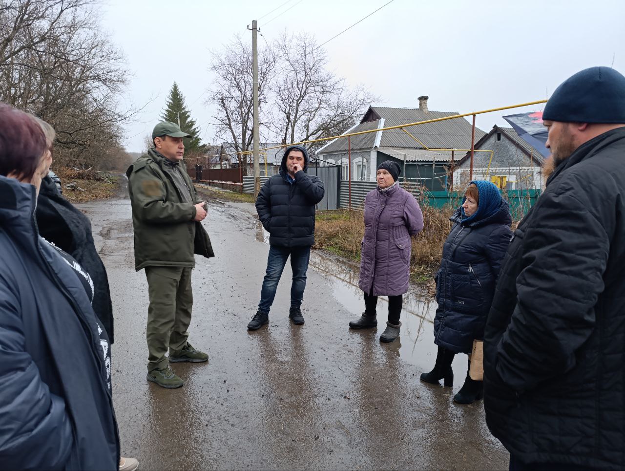 Выехал в село Бугас для решения коллективного обращения от жителей.