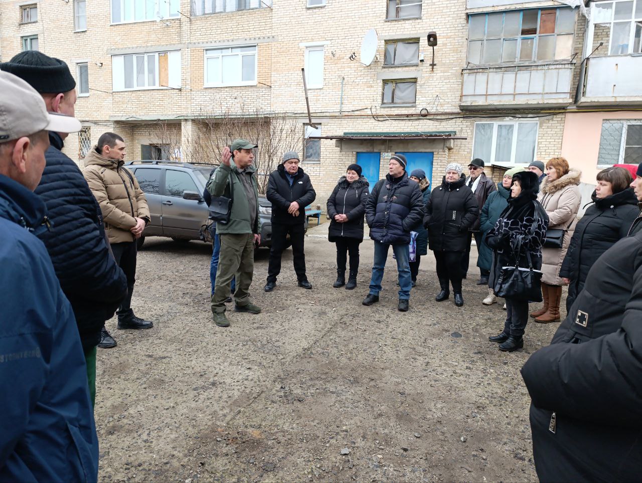 Глава муниципального образования Волновахский МО Константин Зинченко с жителями Владимировки обсудил насущные вопросы.