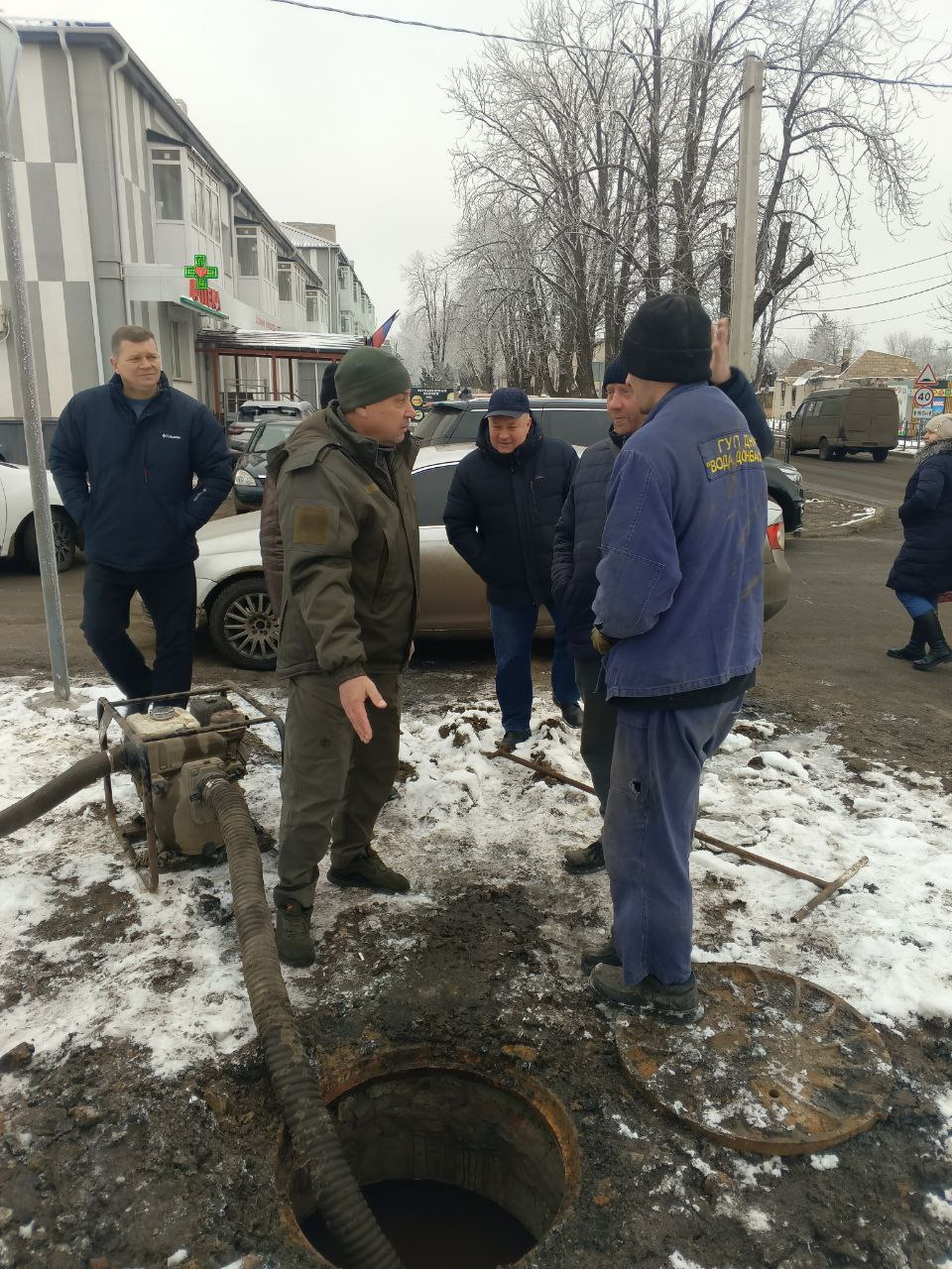 Глава муниципального образования Константин Зинченко выполняя поручение Главы ДНР Дениса Пушилина выехал по обращению жителей для решения проблемы с водоснабжением.