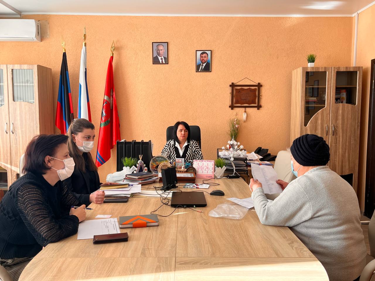 Прием граждан заместителя главы администрации Волновахского МО.