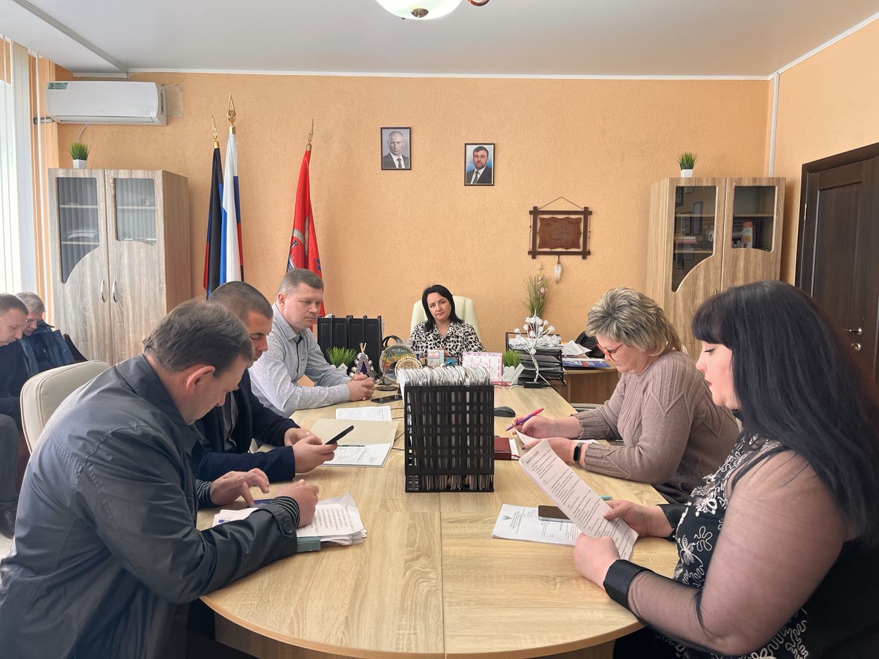 Заседание комиссии  по установлению причиненного  ущерба  жилым  помещениям  в  результате  боевых  действий.