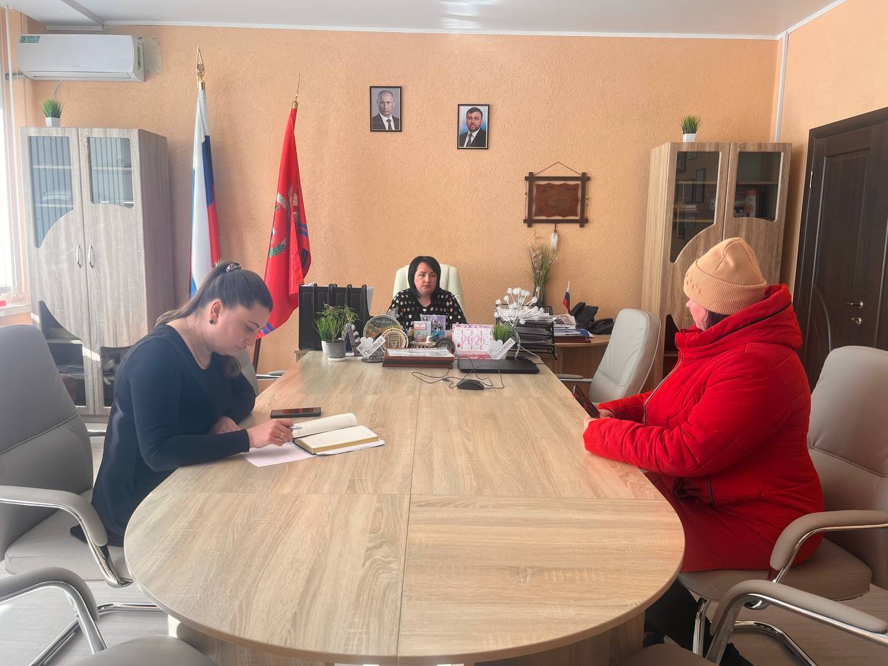 Прием граждан заместителя главы администрации Волновахского муниципального округа.