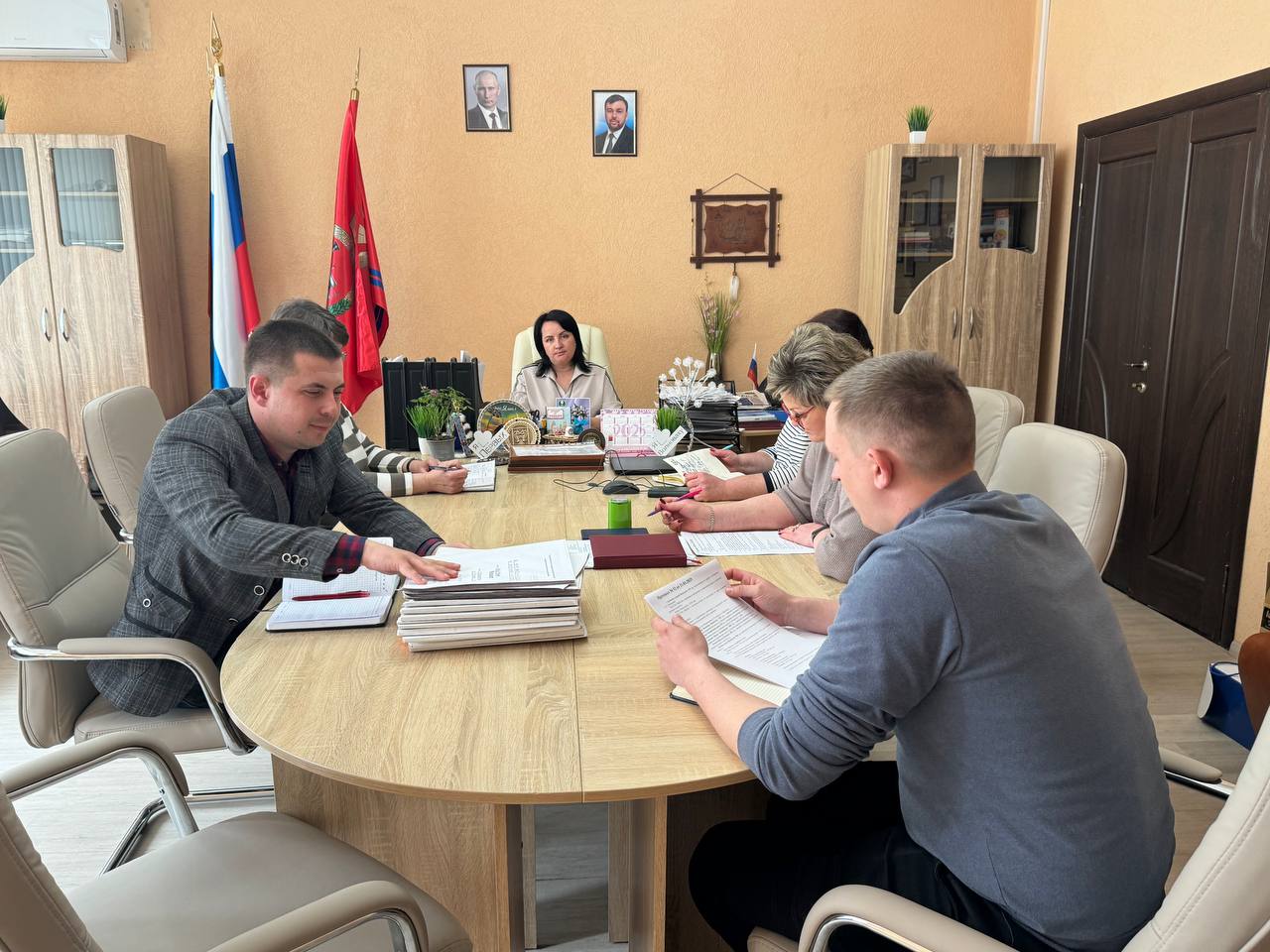 Заседание комиссии  по установлению причиненного  ущерба  жилым  помещениям  в  результате  боевых  действий.