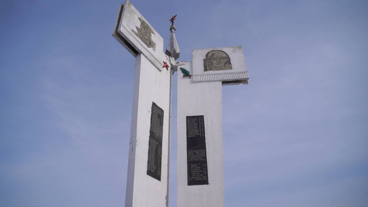 В Волновахском округе ямальцы приведут в порядок 16 памятников ко Дню Великой Победы.