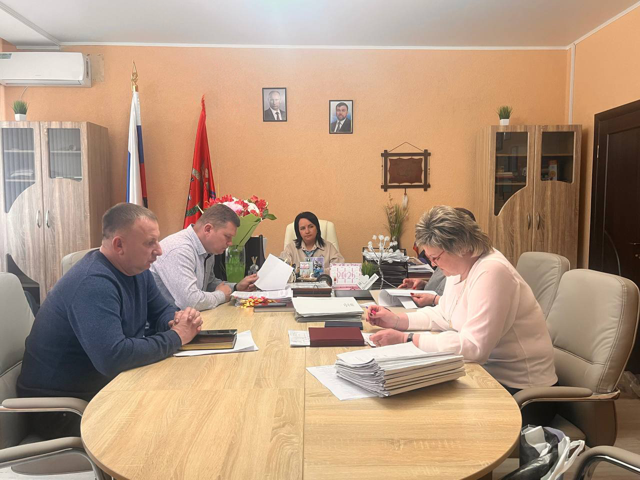 Заседание комиссии  по установлению причиненного  ущерба  жилым  помещениям  в  результате  боевых  действий.