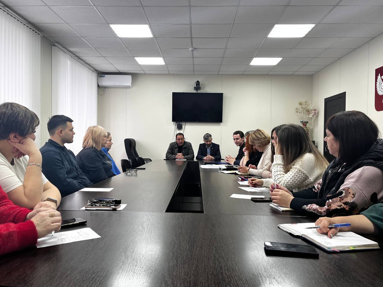Глава муниципального образования Волновахский МО Константин Зинченко провел  встречу с секретарями первичных отделений Волновахского местного отделения Партии «Единая Россия».