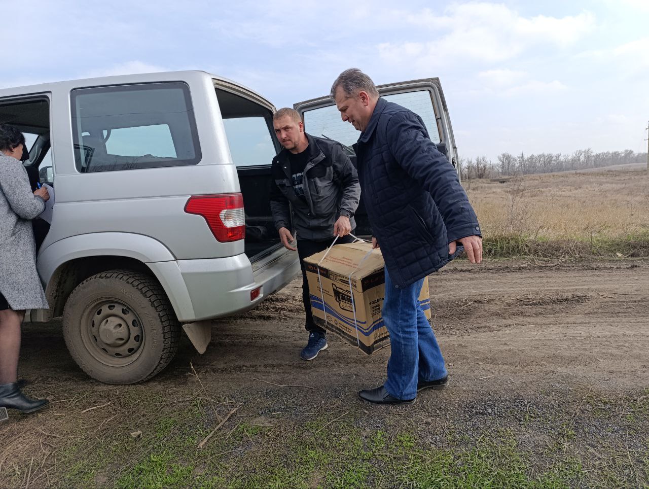 Передали генераторы жителям села Егоровка.