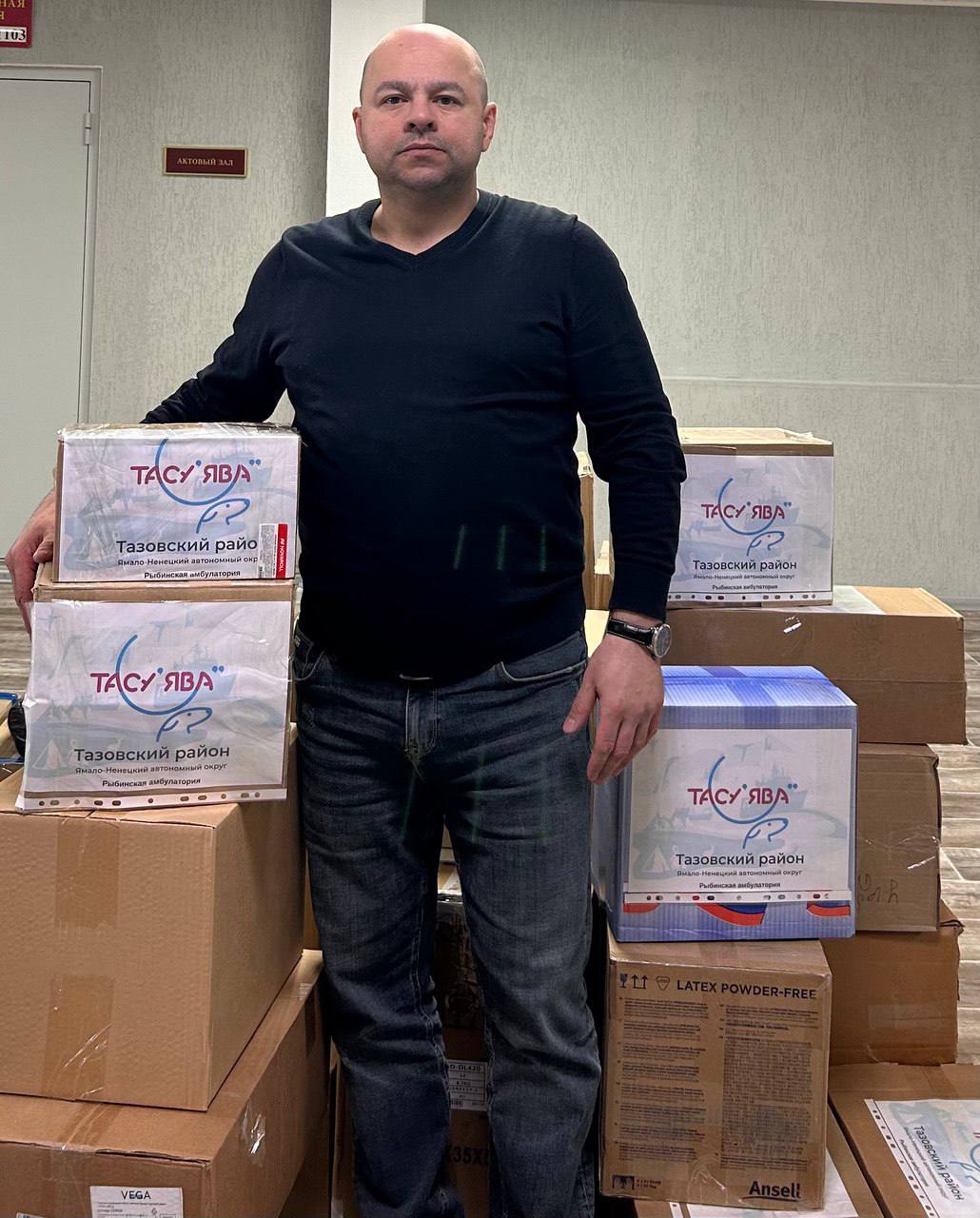 Тазовские медики отправили помощь коллегам в подшефную амбулаторию.