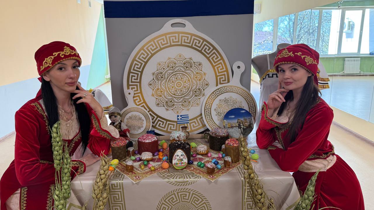 «Ты куличик мой попробуй» - пасхальная выставка куличей.