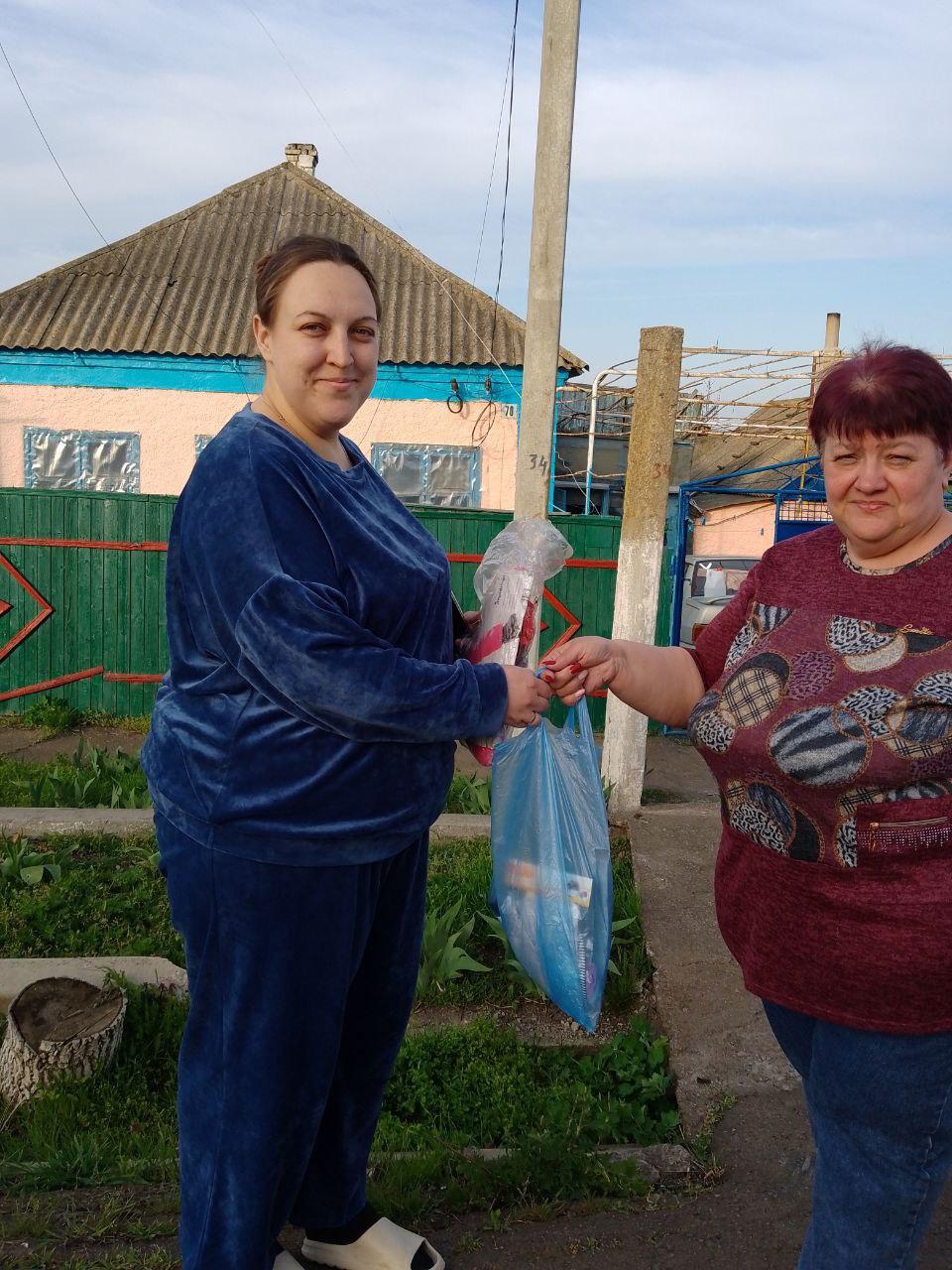 Жители Дмитриевки ВолновахЖители Дмитриевки Волновахского округа получили адресную помощь из Ямалаского округа получили адресную помощь из Ямала.
