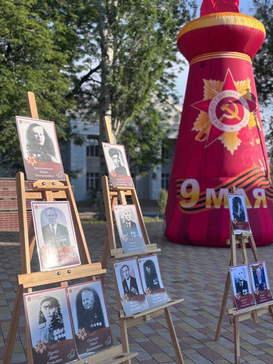 В сквере Волновахи организована акция «Бессмертный полк».