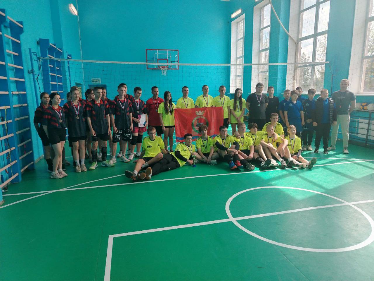 Дружеский турнир по волейболу.