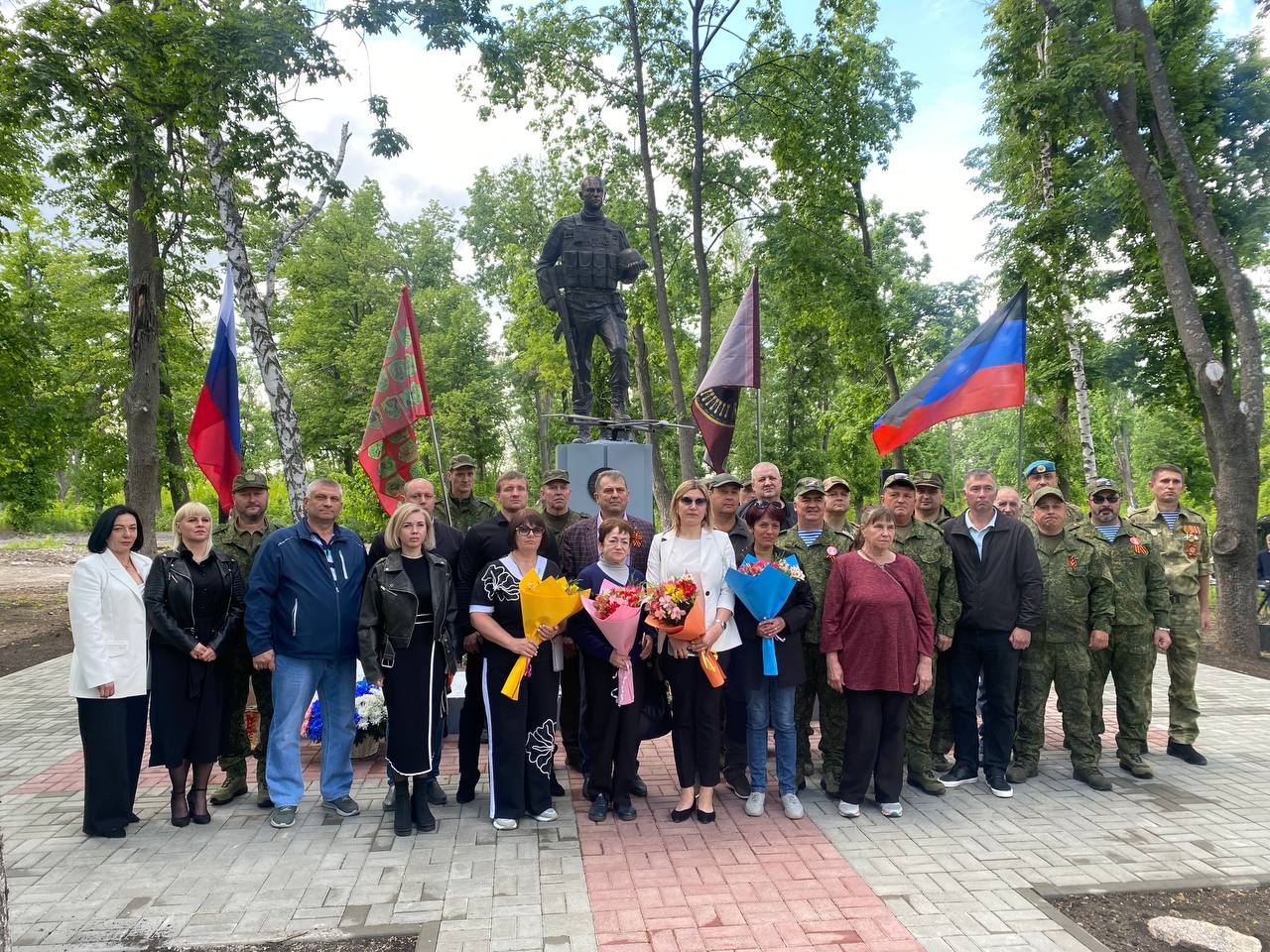 В рамках Года защитника Отечества в Летнем парке открыли памятник Героям специальной военной операции 91 Полка.