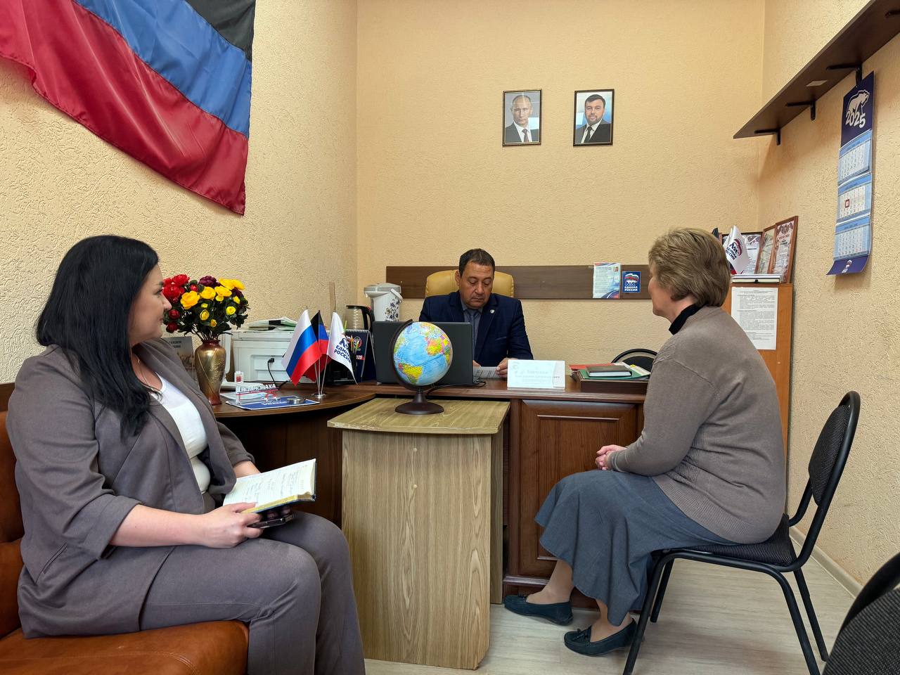 Прием граждан главы муниципального образования Волновахский МО Константина Зинченко.