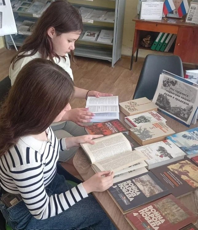Книжная выставка &quot;Вечный огонь памяти&quot; в Бугасской библиотеке посвященная Дню начала Великой Отечественной войны.