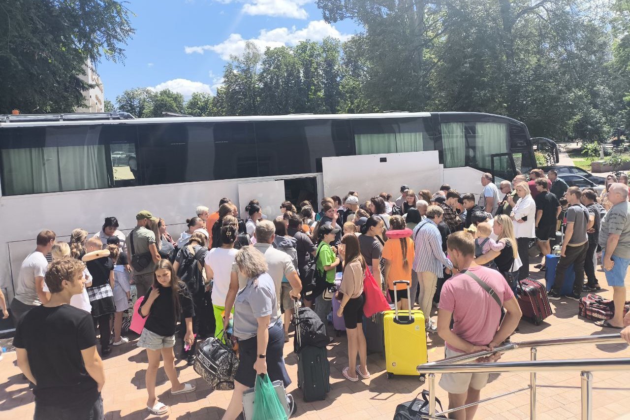 Волновахский округ отправил 349 детей в лагеря Анапы и Евпатории!.