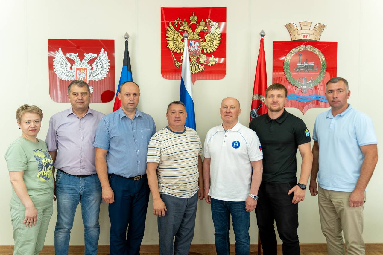 Гуманитарная миссия ямальских депутатов в подшефной Волновахе.