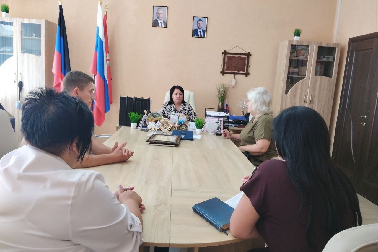 Заместитель главы администрации Волновахского муниципального округа по социальным вопросам Снисаренко Елена Сергеевна провела прием граждан.