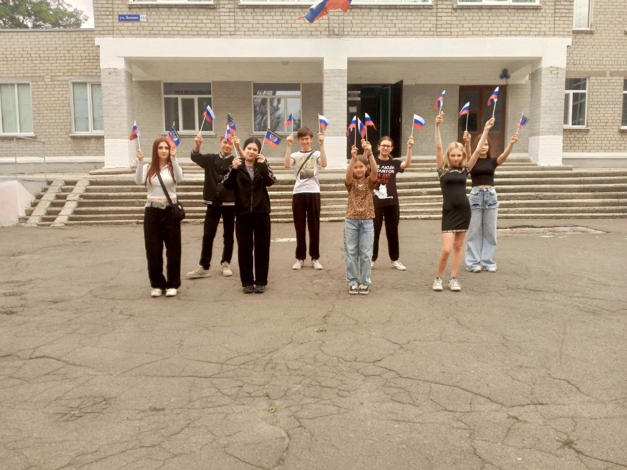 В ГБОУ &quot;Свободненская школа Волновахского м.о.&quot; прошел флешмоб под названием &quot;Молодежь в движении&quot;.