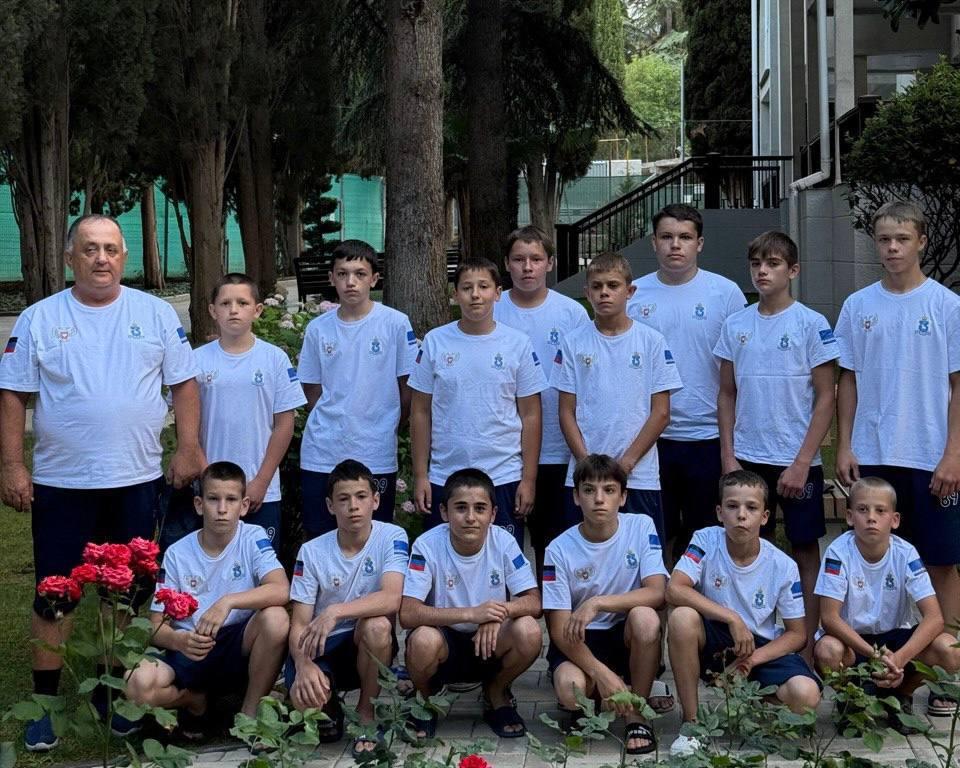 Юные борцы из Волновахи получили новую экипировку в Крыму.