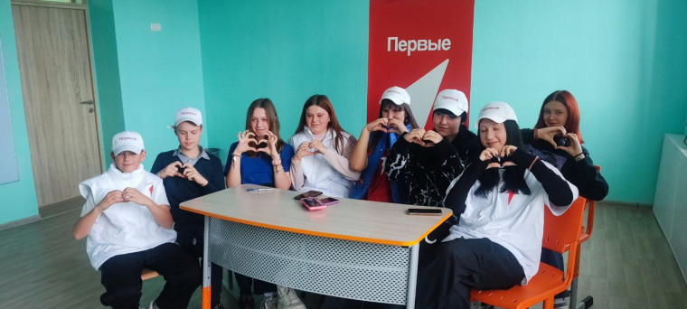 На базе школы прошло знакомство ребят Движение первых МБОУ "Волновахская школа № 2" с Первыми Пуровского района. На базе школы прошло знакомство ребят Движение первых МБОУ "Волновахская школа № 2" с Первыми Пуровского района.